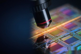 Sample inspection under a microscope